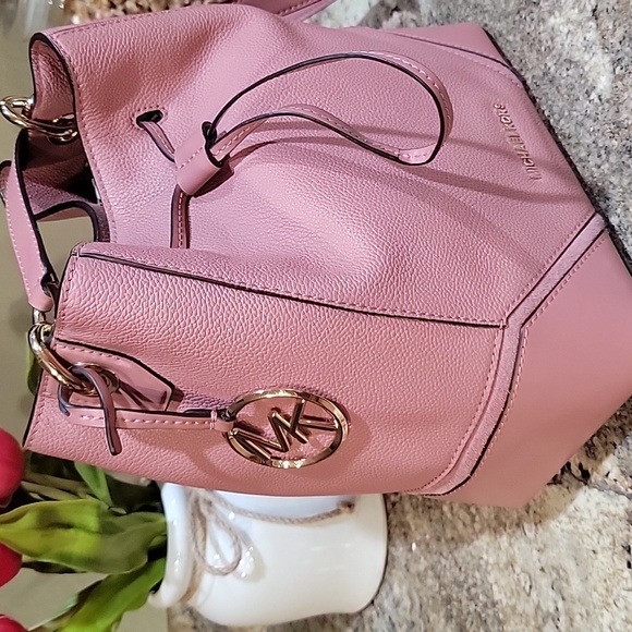 MICHAEL KORS EUC NICOLE LARGE LEATHER BUCKET BAG - Picture 3 of 9